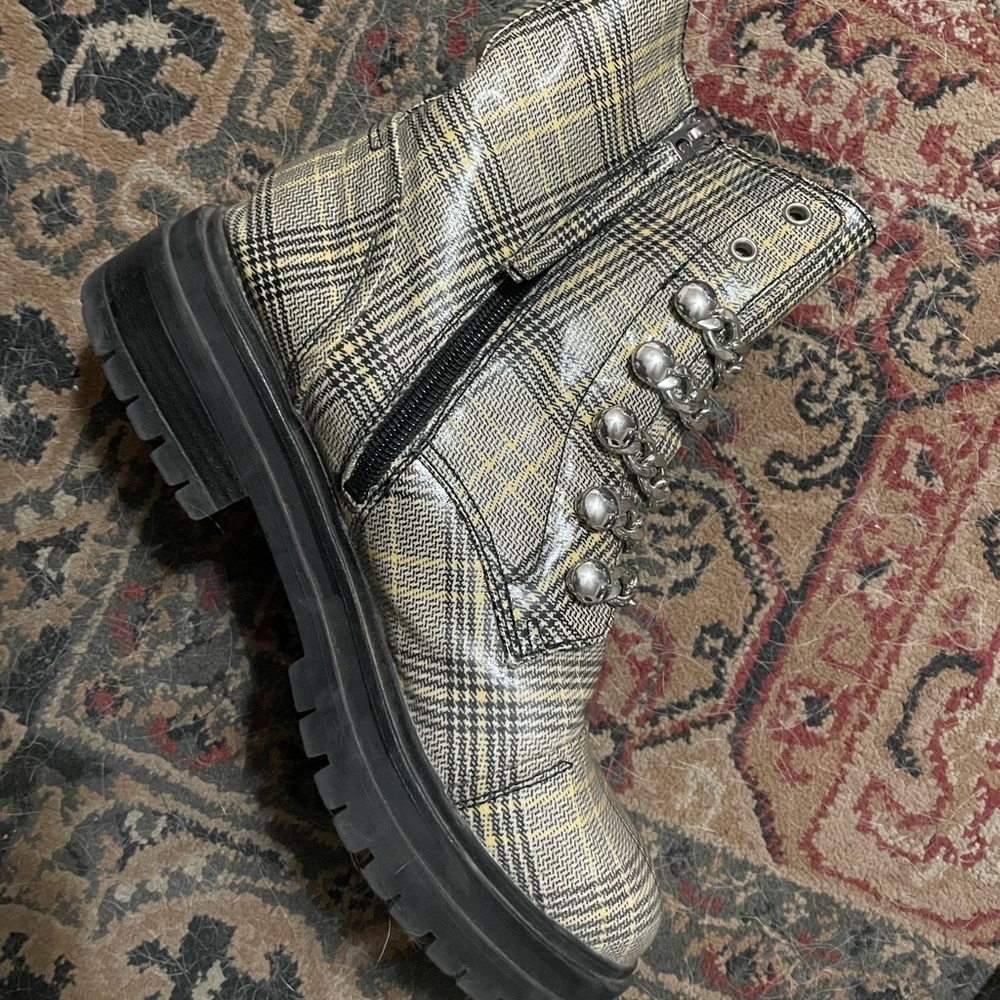 Circus by Sam Edelman plaid zipper combat boots with chains, size 7